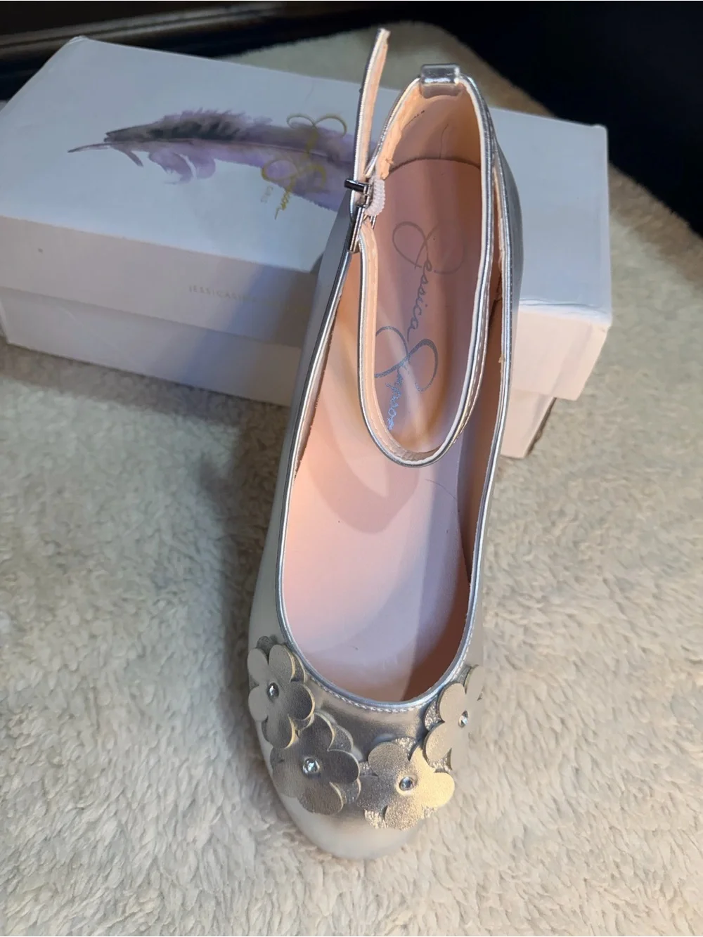 983. NEW Jessica Simpson Girls' Silver Floral Mary Jane with Gold-Edged Flowers